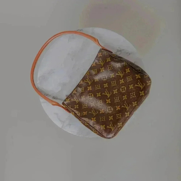Authentic Louis Vuitton Looping MM Monogram Shoulder Bag - Picture 5 of 14